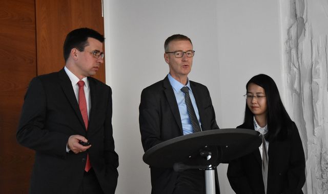 Steffen Benz, Hans-Günter Göddemeyer und Übersetzerin Pham Thi Lan Phuong