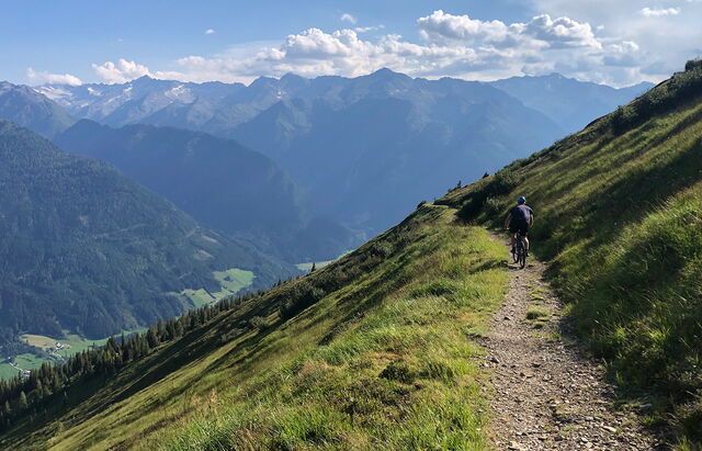 Mountainbiker in den Bergen